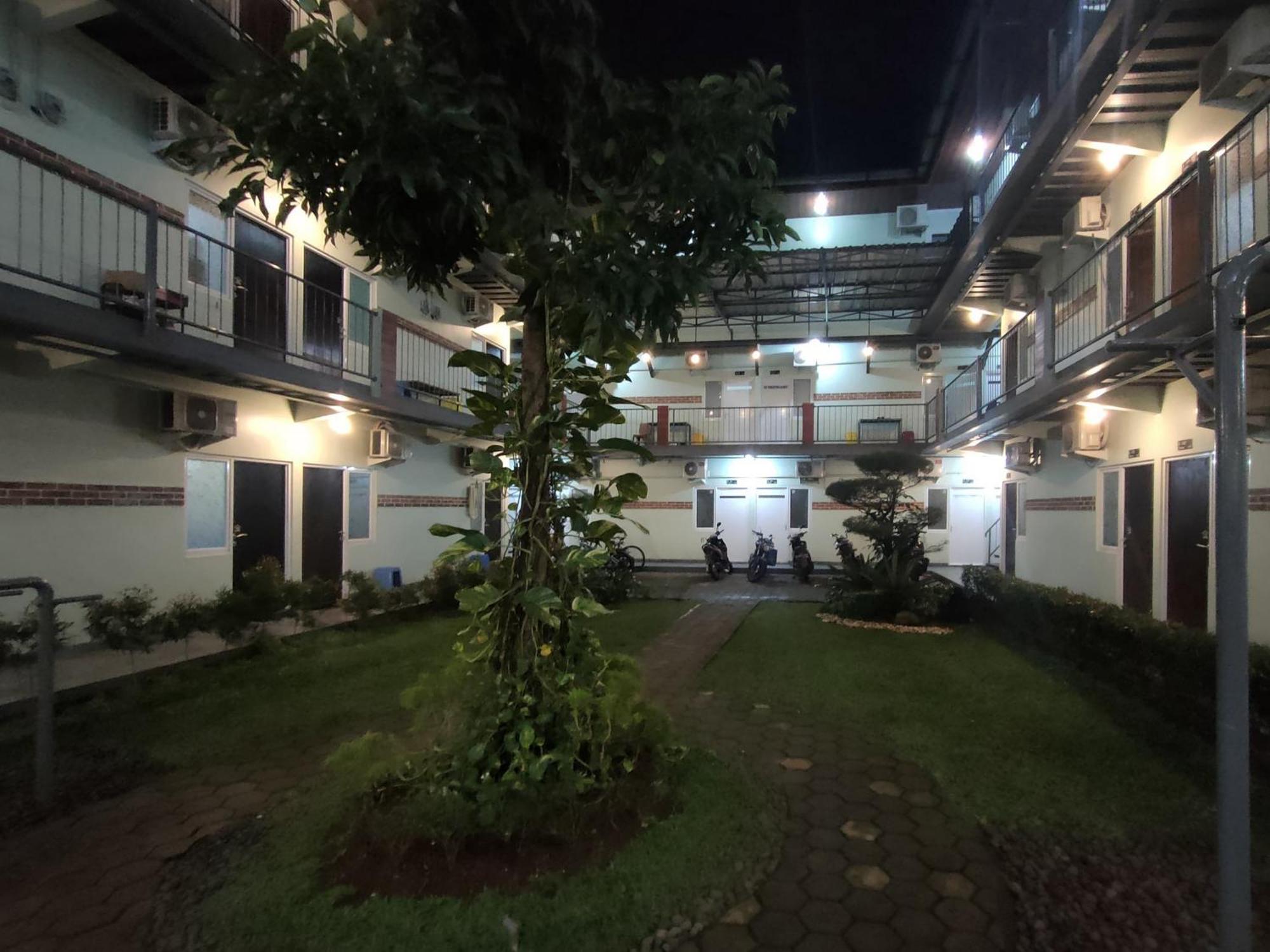 Puspiptek Residence Syariah Mitra Reddoorz Serpong Exterior foto