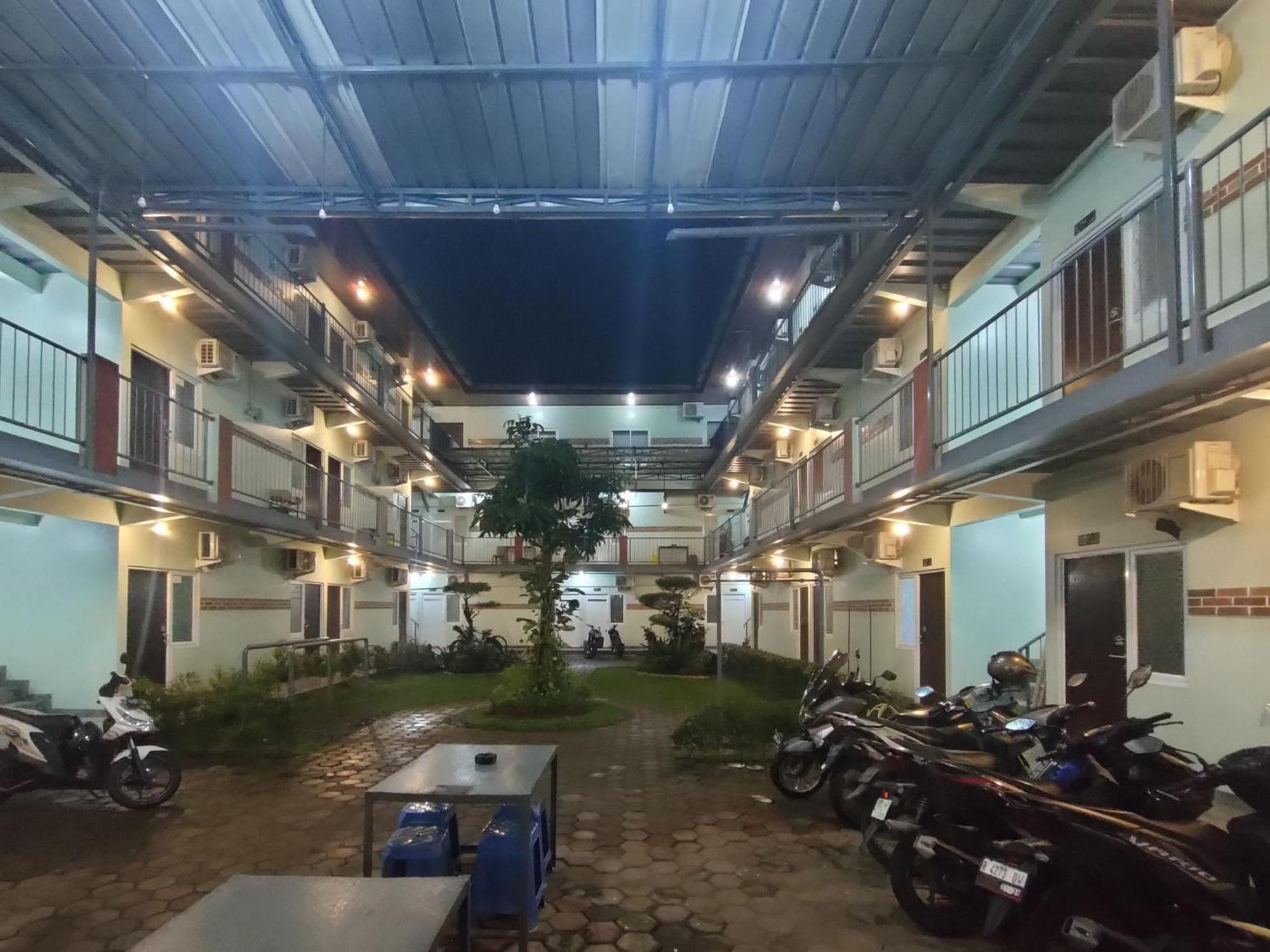 Puspiptek Residence Syariah Mitra Reddoorz Serpong Exterior foto